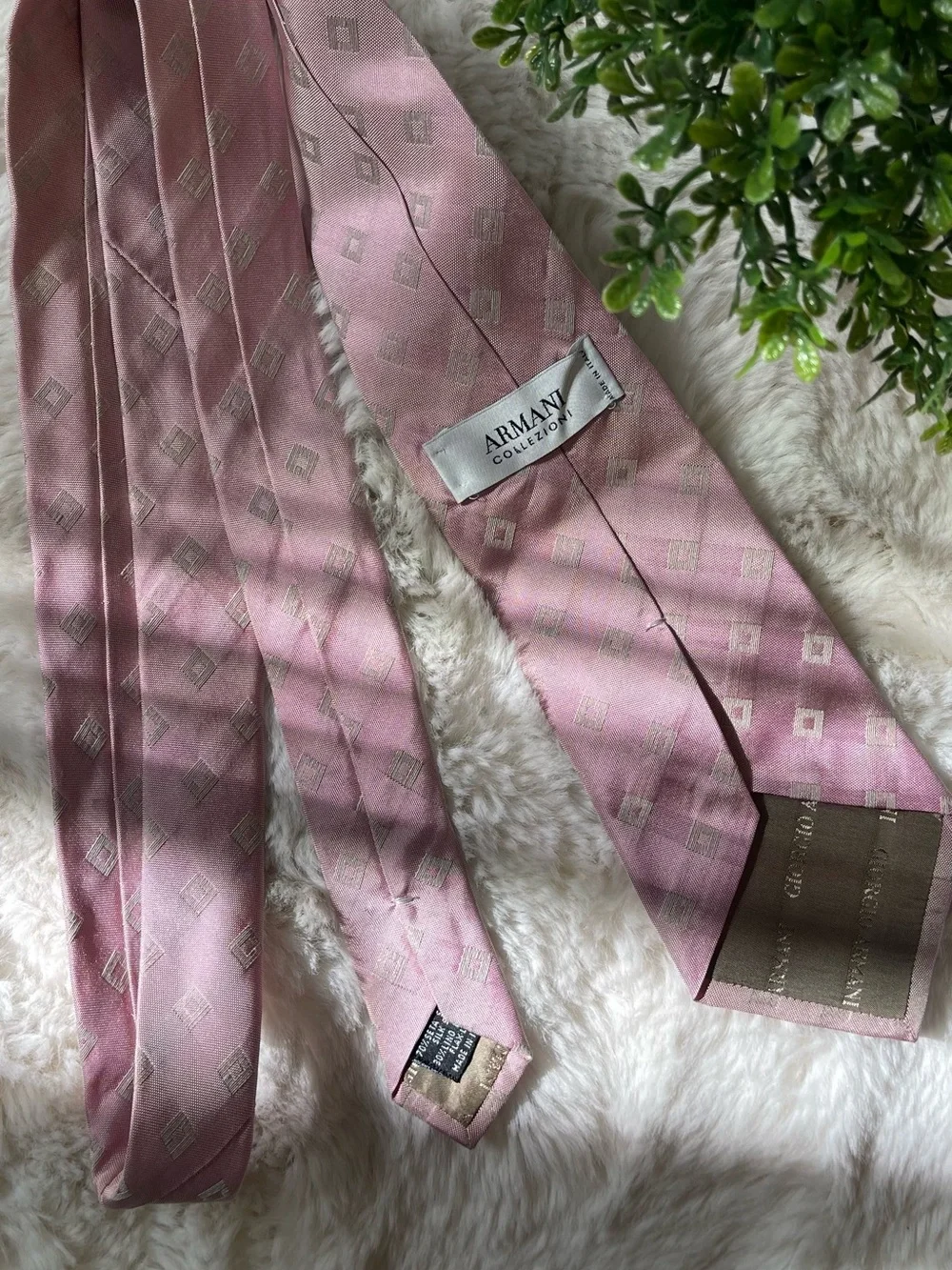 Armani Collezioni Pink Geometric Silk Tie – Made in Italy